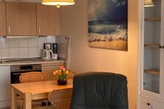 Blick vom Wohnzimmer in die Küche